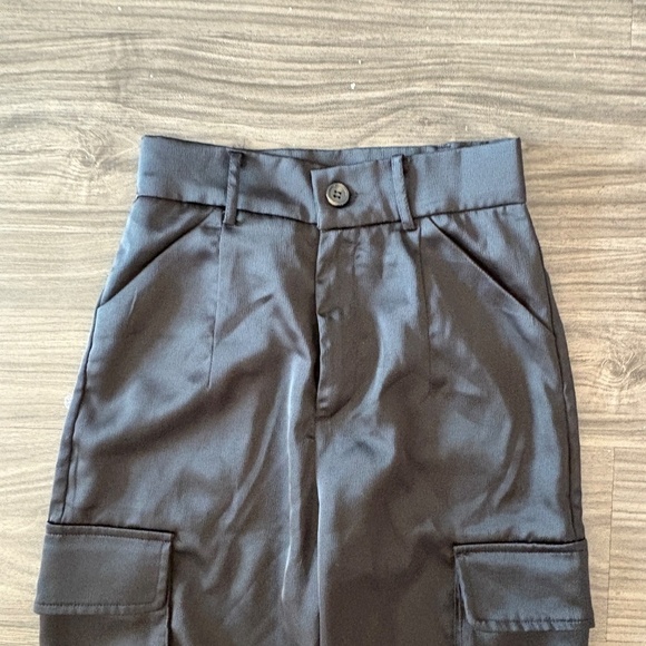 Princess Polly Gilmore Cargo Pants Black Silky - Picture 3 of 9